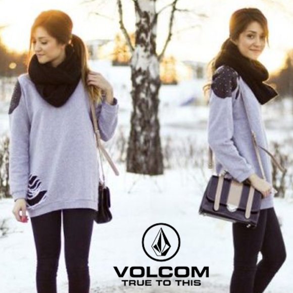 Volcom Accessories - Cute! Volcom black knit infinity scarf